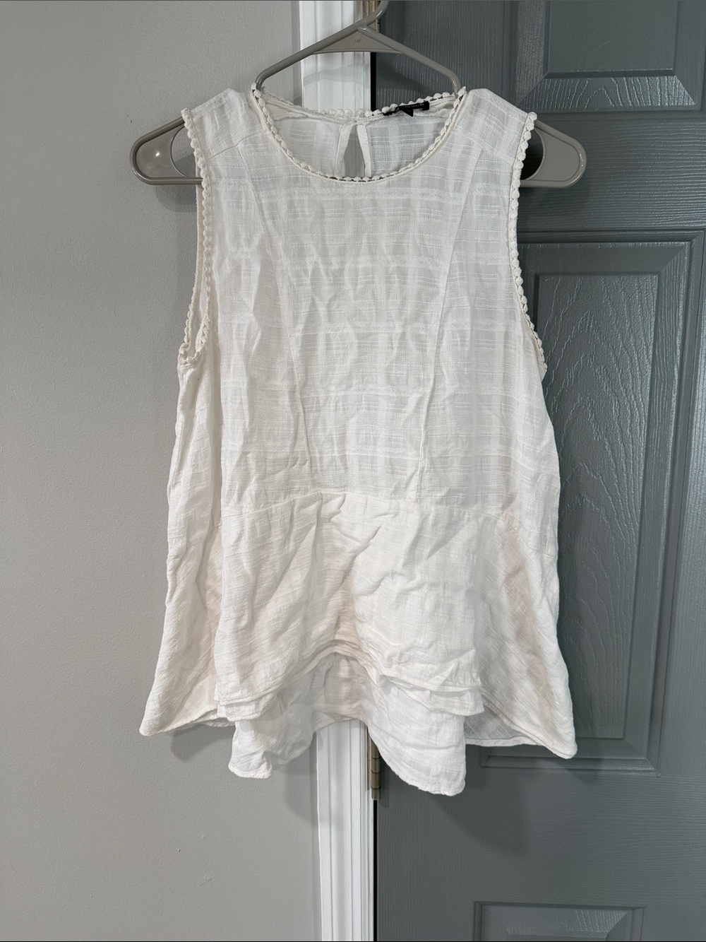 Who What Wear White Sleeveless Ruffle-Hem Tunic